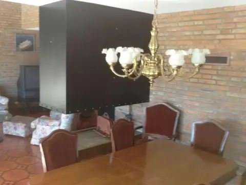 Casa 6 ambientes con 3 baños