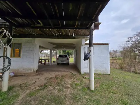 CASAQUINTA EN VENTA- A METROS DEL RIO - ARROYO LEYES KM 20