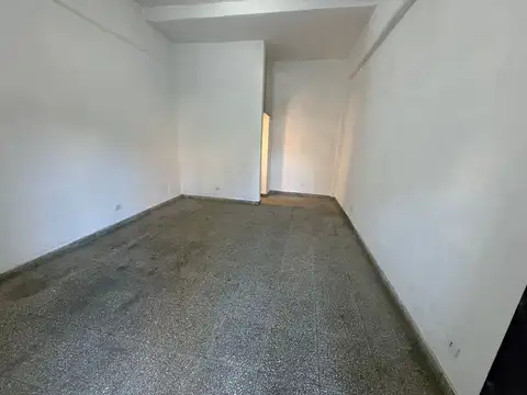 Local en Alquiler en Bernal Oeste, $ 400.000