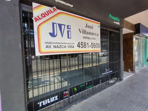 FRENTE A PARADA DE COLECTIVOS  – A CDRAS CENTRO COMERCIAL AVELLANEDA - BUEN ESTADO