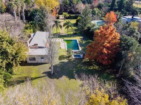 Venta Casa en Funes 2 dormitorios, amplio terreno
