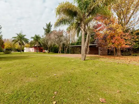 Venta Casa en Funes 2 dormitorios, amplio terreno