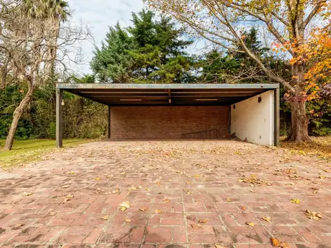 Casa en Venta con 3 cocheras