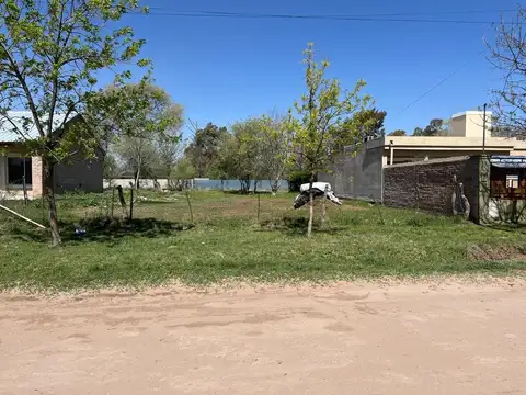 Terreno España e/José Hernández y Eduardo Castex