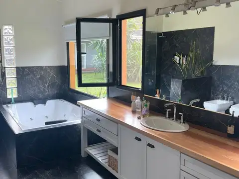 Casa en Venta en Francisco Alvarez, USD 320.000