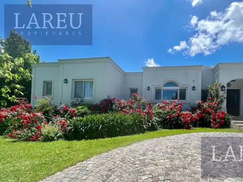 Casa 8 ambientes con 6 baños