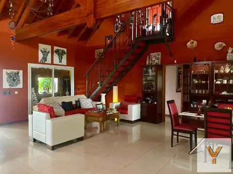 Casa en venta - 4 Dormitorios 4 Baños - 3.000Mts2 - La Plata