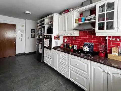 Venta de Departamento PISO de 4 ambientes Con 2 balcones en Caballito