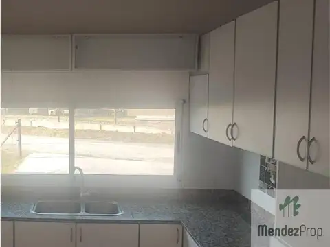 Casa 6 ambientes con 2 baños