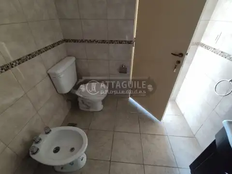 Depto Tipo Casa en Alquiler con 1 cochera
