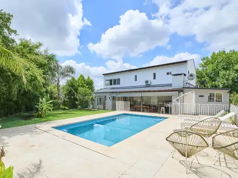 VENTA CASA EN VENTA DE 5 DORMITORIOS Y PILETA EN PILAR