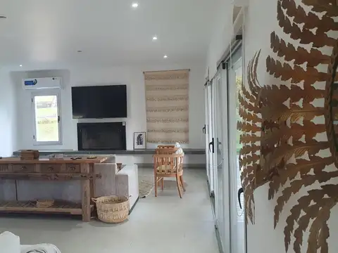 Casa 9 ambientes con 5 baños