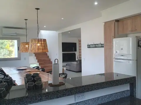 Casa en Alquiler Temporal con 2 cocheras