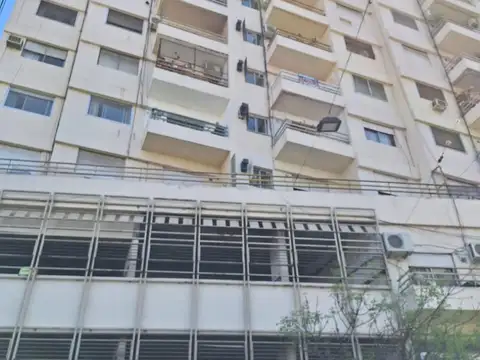 Cochera en  VENTA, Corrientes y Pellegrini, excelente ubicación y precio
