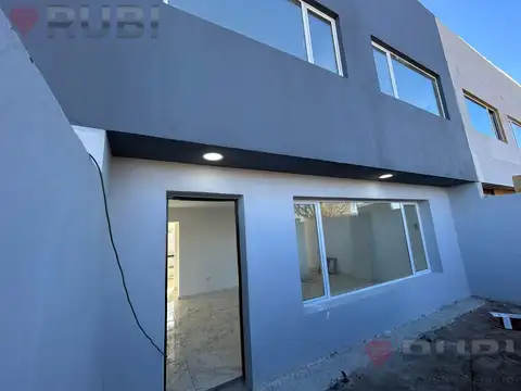PH EN VENTA LOS CEREZOS II - PLOTTIER 3 DORMITORIOS