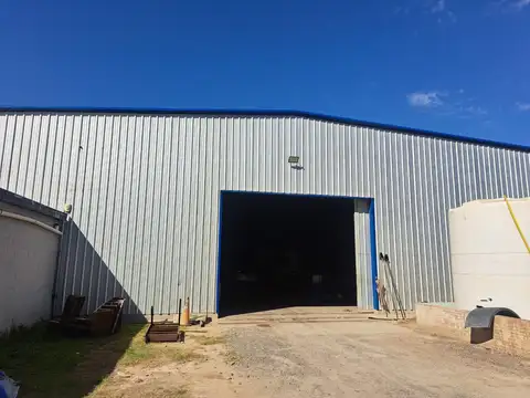 Galpón en alquiler en Campana 1350 M2