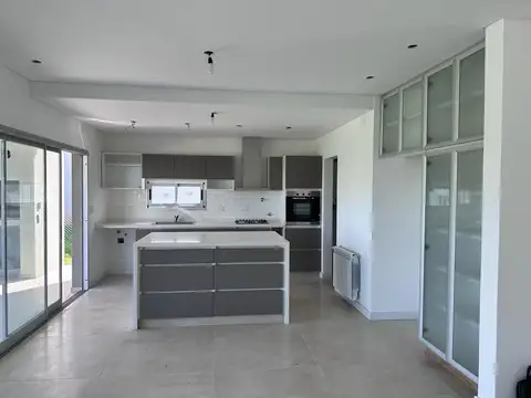 Casa en Venta en Puertos - Barrio Ceibos, USD 295.000