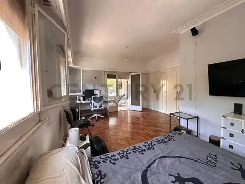 Casa 9 ambientes con 4 baños
