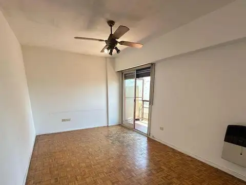 3 AMBIENTES AMPLIOS AL FRENTE CON BALCON