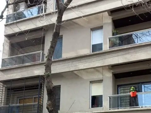 Dean Funes 1100, Piso 1