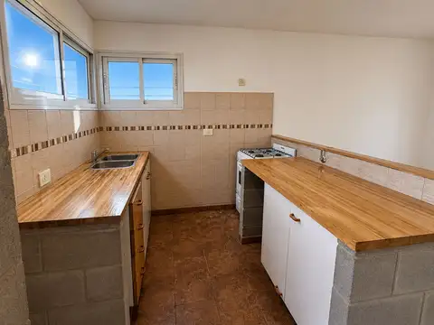 CASA EN VENTA EN LA PLATA 1 DORMITORIO Y PATIO