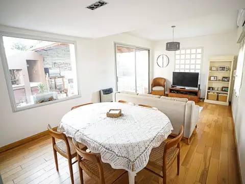 Casa en Alquiler con 1 cochera