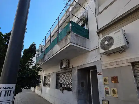 PH 3 AMB. AL CONTRAFRENTE - PLANTA BAJA CON DOS PATIOS - PARRILLA - LUMINOSO - SEMIPISO - A REALIZAR MEJORAS