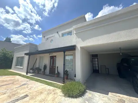 Casa en Venta en Haras Santa Maria - Los Robles, USD 350.000