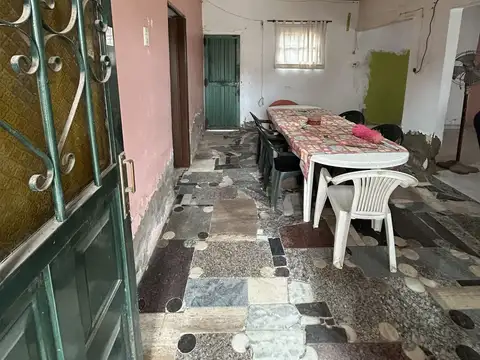 Casa 5 ambientes con 2 baños