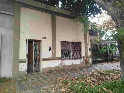 VENTA CASA 3 AMBIENTES LOMAS PATIO A REFACCIONAR