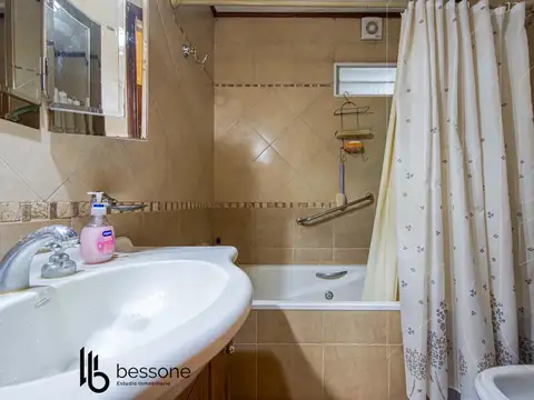 Casa 4 ambientes con 3 baños