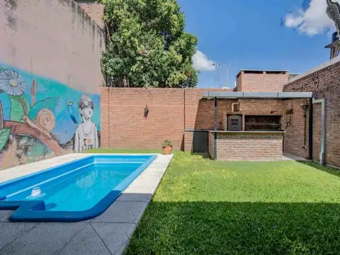 VENTA - CASA 3 AMB C/ QUINCHO Y PILETA - C. MADERO
