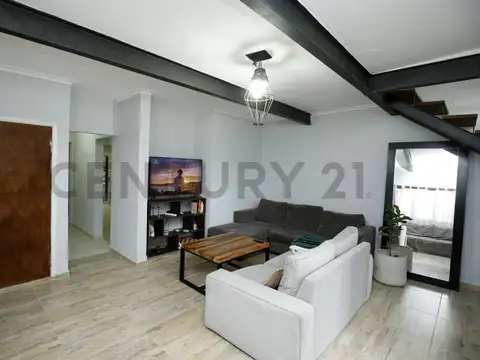 Casa 7 ambientes con 2 baños
