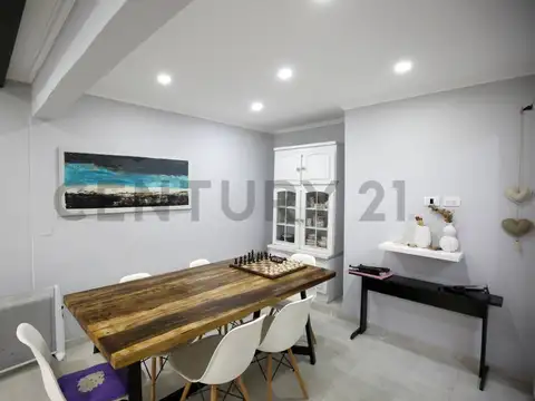 Casa en Venta con 3 cocheras