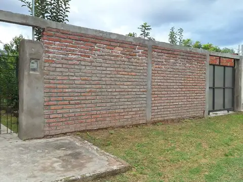 Casa 4 ambientes con 2 baños