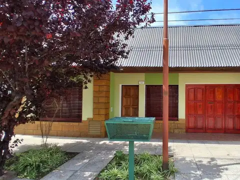 VENTA CASA LUJAN APTA CRED. CON QUINCHO Y GALPÓN
