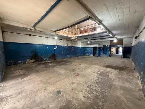 Excelente Galpón C/Departamento de 3 Amb en VENTA