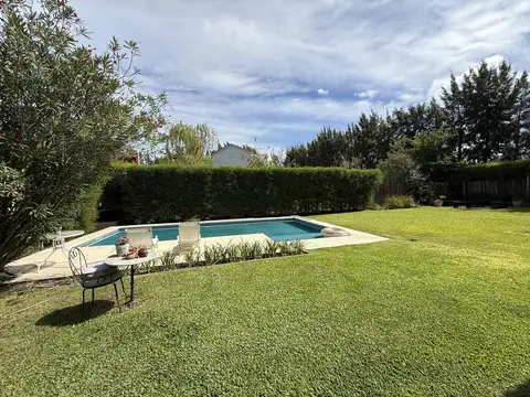 Casa en Venta con 2 cocheras