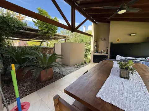 Casa 6 ambientes con 3 baños