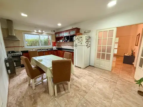 Casa 7 ambientes con 3 baños