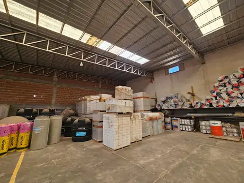 ALQUILER 3 Galpones más 6.300m2 de Predio libre en Cipolletti