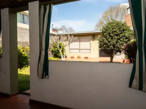 CASA DE 2 DORMITORIOS EN VENTA TOLOSA APTA BANCO
