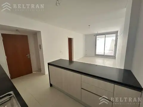 San Juan al 500. 1er piso con patio grande al contrafrente