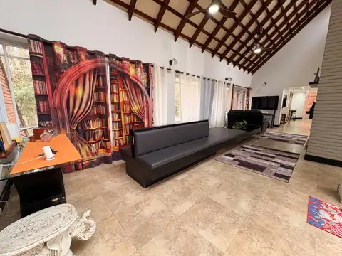 Casa 6 ambientes con 5 baños
