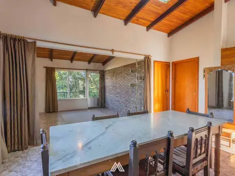 Casa 9 ambientes con 3 baños