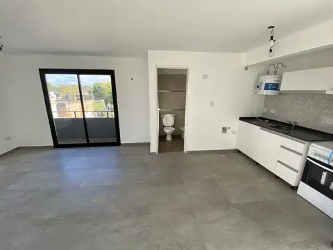 2 AMBIENTES AL FRENTE-CON BALCÓN-