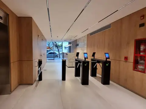 Oficina en Alquiler con 2 cocheras