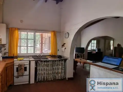Importante Casa en venta  en La Lonja, en la calle Pampa. RETASADA