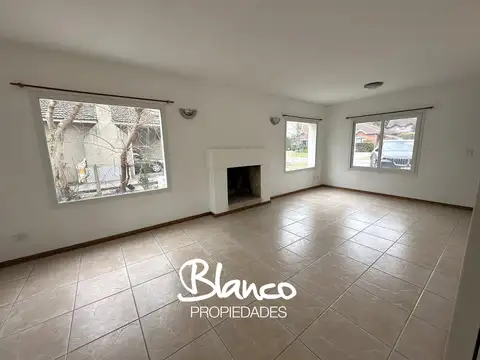 Casa 4 ambientes con 3 baños
