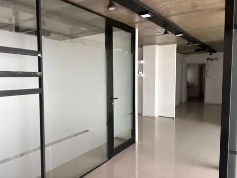 Oficina en Alquiler en Yerba Buena, USD 1.100